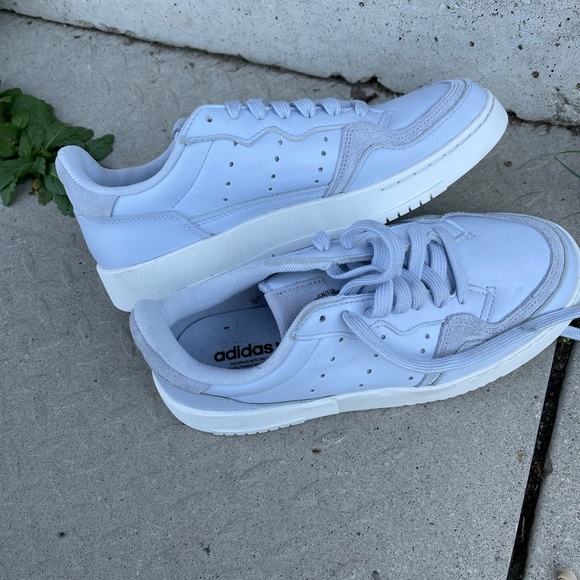 Women’s sneakers - Picture 2 of 4